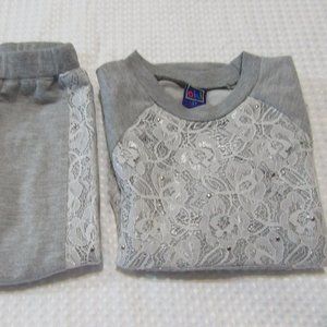 Girls 2 Piece outfit size 3T- Ok